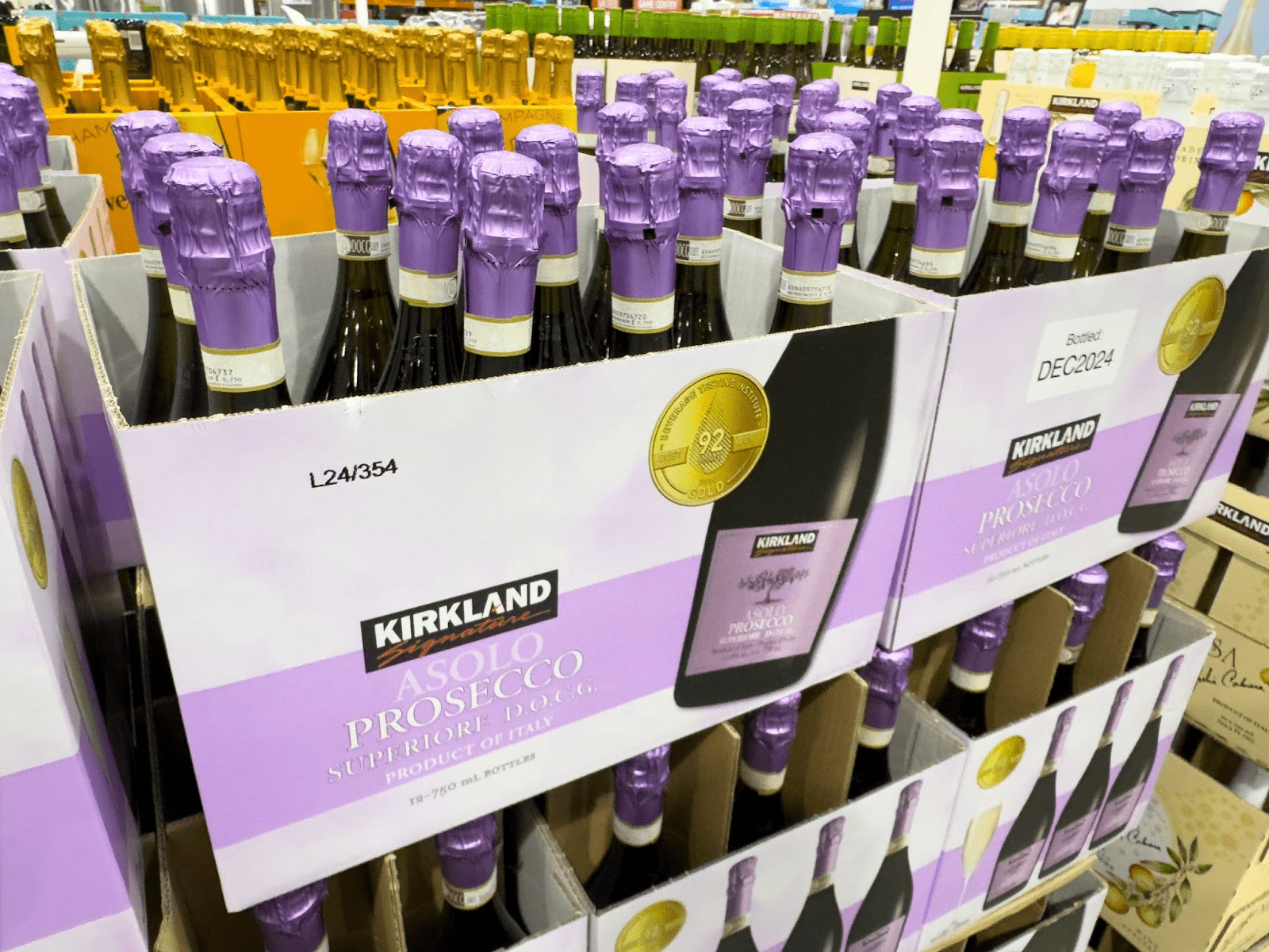 被召回的Costco Kirkland Signature Prosecco氣泡酒照片。Adobe Stock