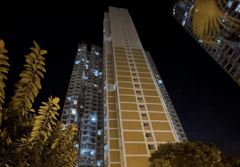 葵涌邨驚傳持刀脅持事件，警員到場調查證實虛驚一場