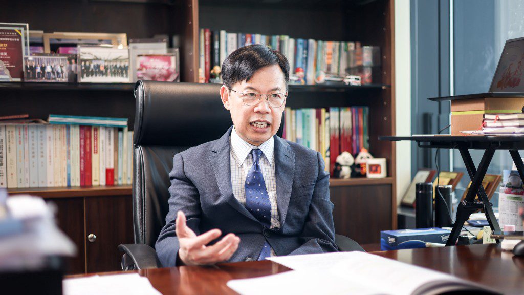 財委會撥款大變天？陳振英專訪：議會運作順暢不代表監察鬆懈