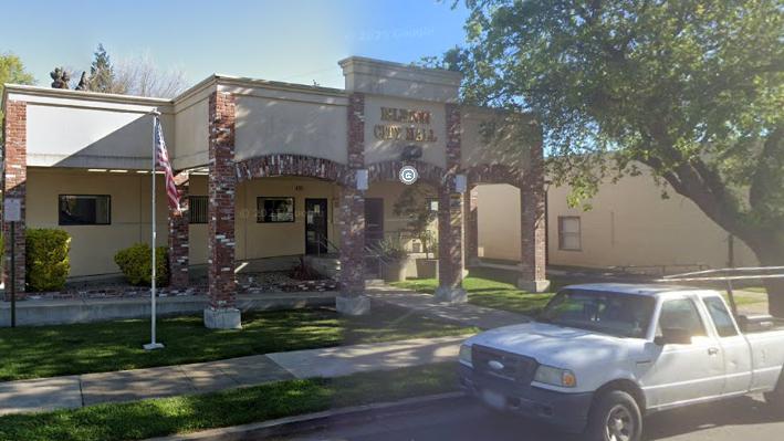 Isleton市議會粗口橫飛 財政危機變成政治恩怨 市長被撒｜細說燊語