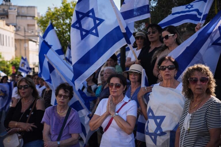 加沙停火協議瀕臨破裂？人質遺骸交還緩慢，以哈互相威脅動武