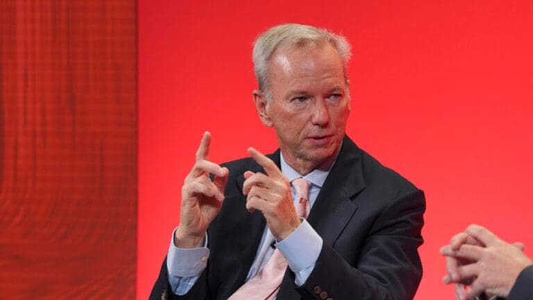 谷歌前CEO施密特爆醜聞！31歲前情婦起訴其「數位監控」與虐待