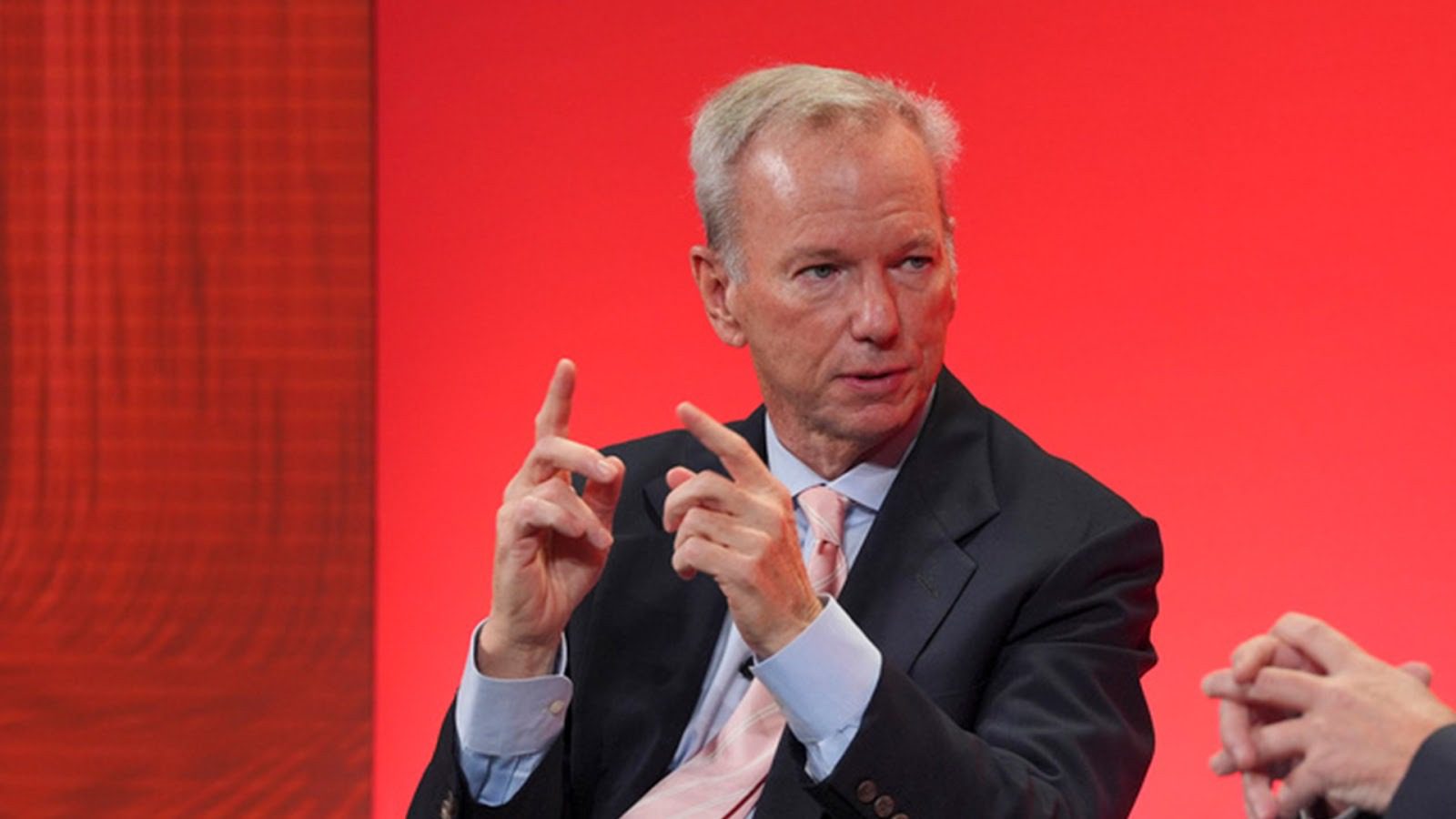 谷歌前CEO施密特爆醜聞！31歲前情婦起訴其「數位監控」與虐待