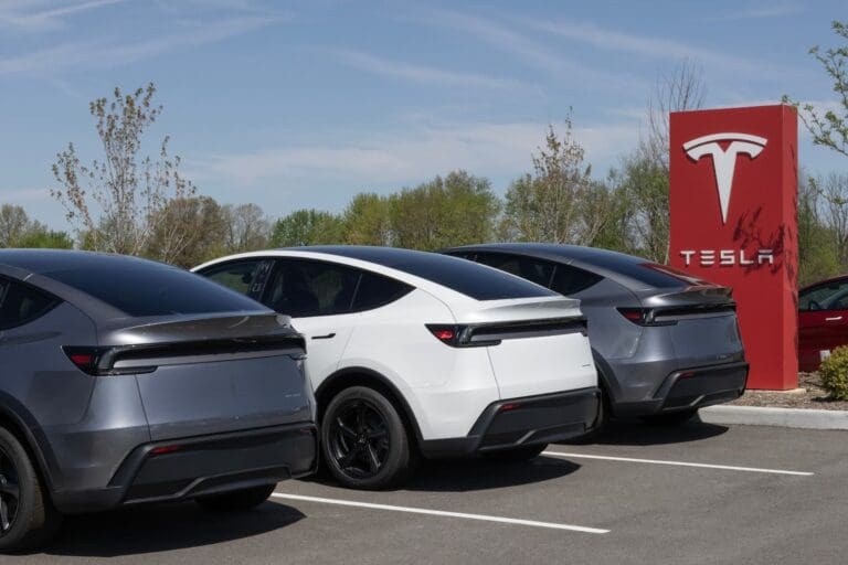 特斯拉Model Y爆倒車燈瑕疵！2026年款SUV面臨召回