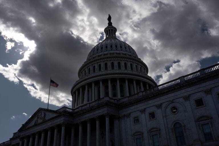 政府停擺危機升級：數千萬家庭面臨糧食、教育與醫療援助中斷風險