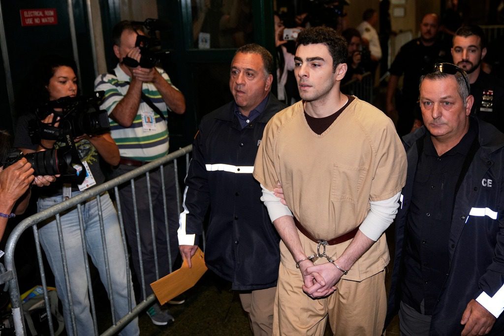 聯合健康CEO槍殺案嫌犯亞洲行蹤曝光：曾戲言用寶可夢卡付費