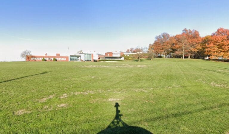 匹茲堡校園驚傳刺傷案：14歲少女竟持剪刀攻擊同學