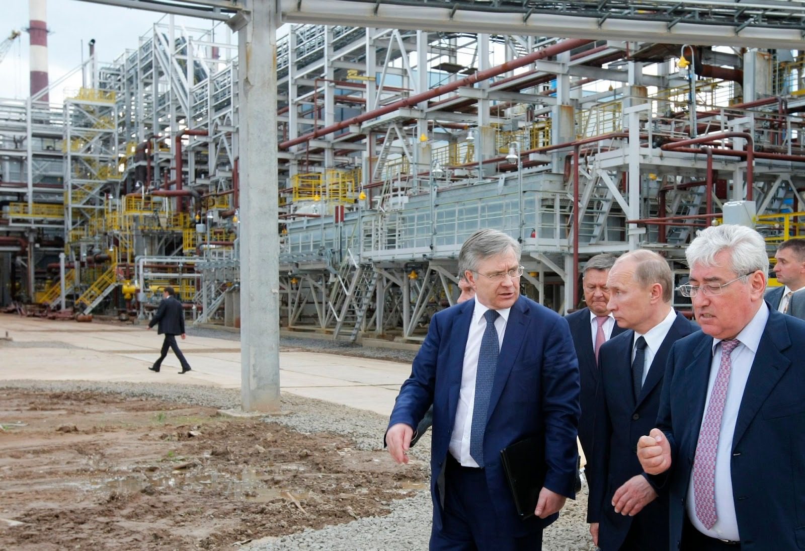 俄羅斯煉油廠遇襲重創，恐致石油產品產量下降