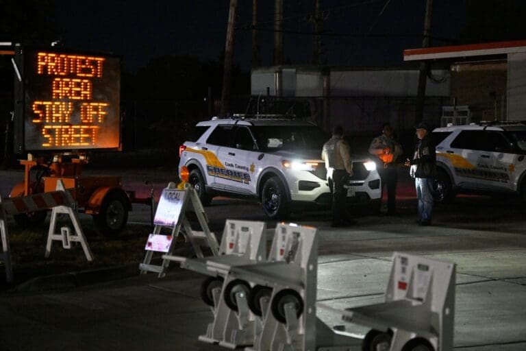 特朗普派兵芝加哥引爆對峙，州長怒斥：「我們現在必須稱之為：特朗普的入侵」