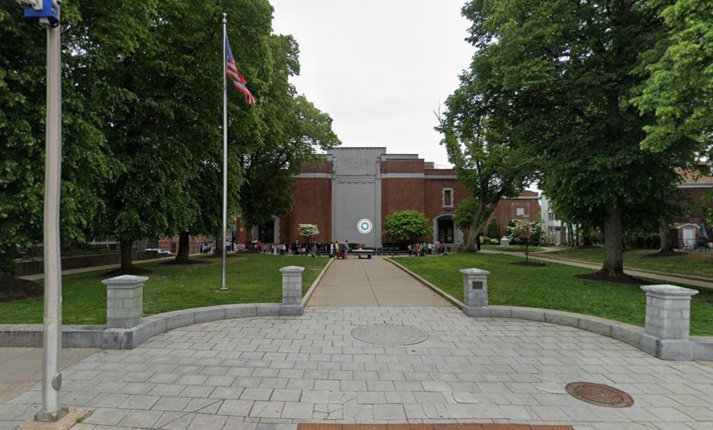 麻州13歲少年遭ICE拘留，警方與聯邦說法不一，背後有何隱情？