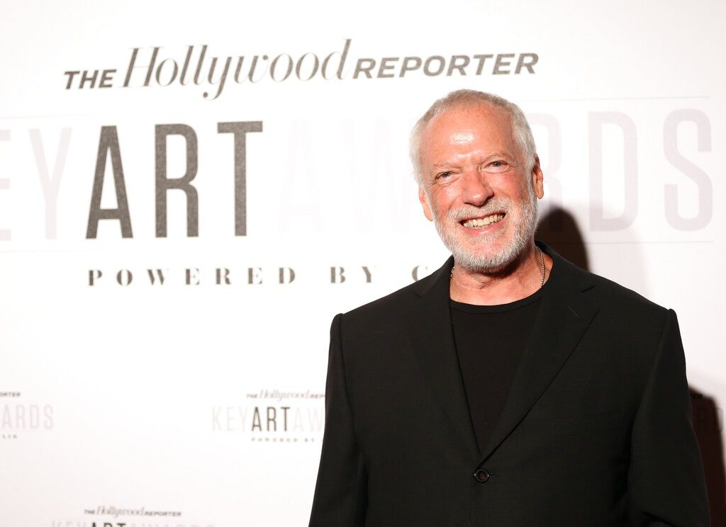 傳奇藝術家德魯·斯特魯贊逝世，他筆下的經典海報為何無可取代？