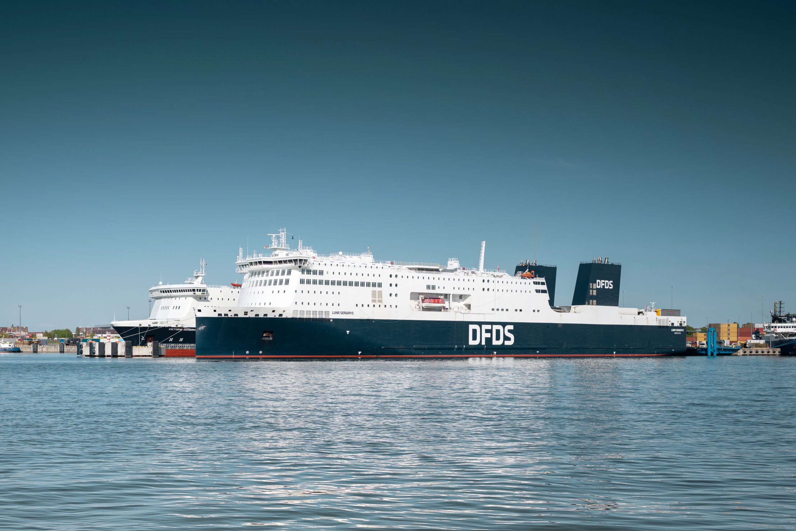 法英渡輪驚見成人片！F1賽事後畫面突變，乘客震驚