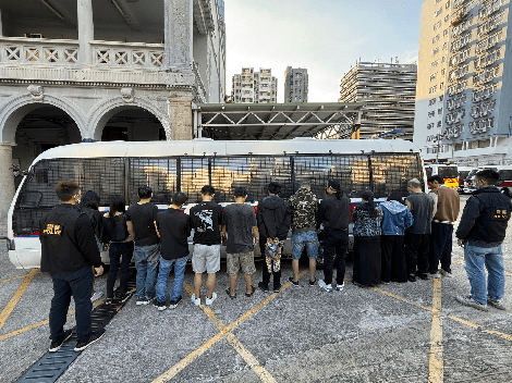 旺角警破非法釣魚機賭場，14人落網！