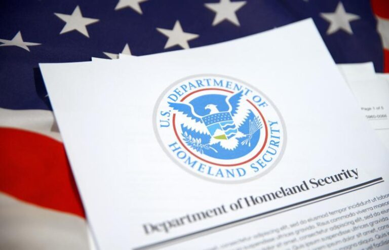 在美生活數十年無污點，女子突收ICE約談信，一夕間陷入「會被抓走」的巨大恐懼之中