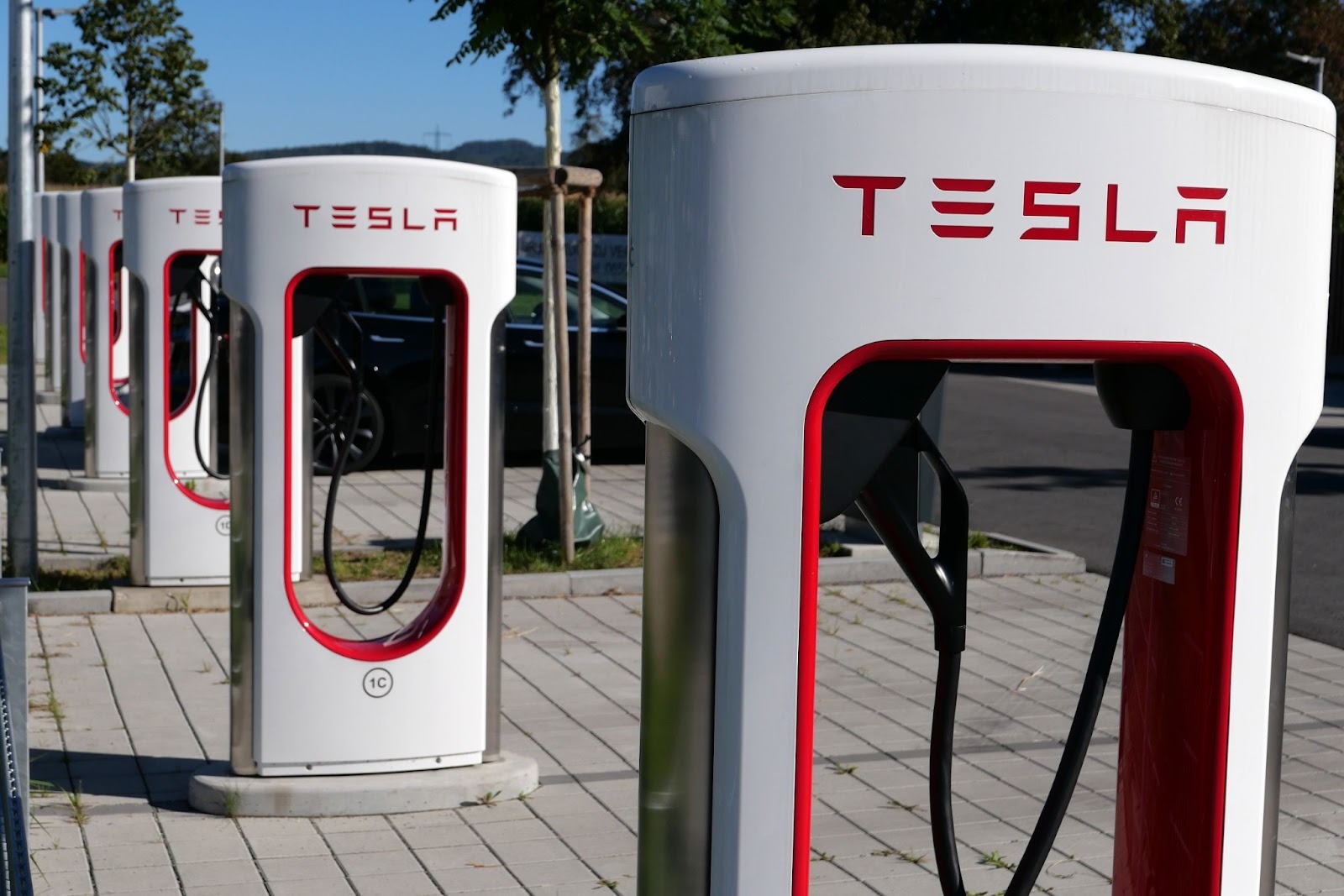 特斯拉超充要看時機了！動態定價擴至全美五大州，教你如何省錢