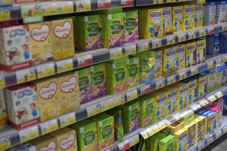 雀巢嬰兒米糊惹爭議：歐洲版不添加糖，卻仍向非洲嬰兒供應含糖配方？