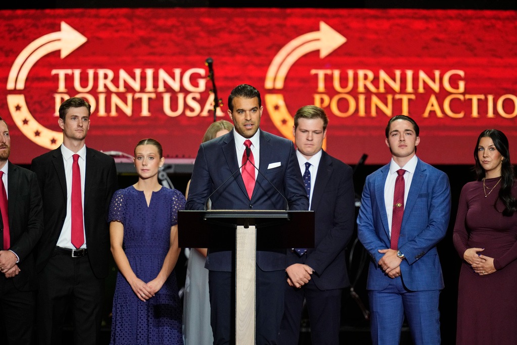 亞利桑那州教師血衣風波：是數學玩笑還是惡意嘲諷柯克？