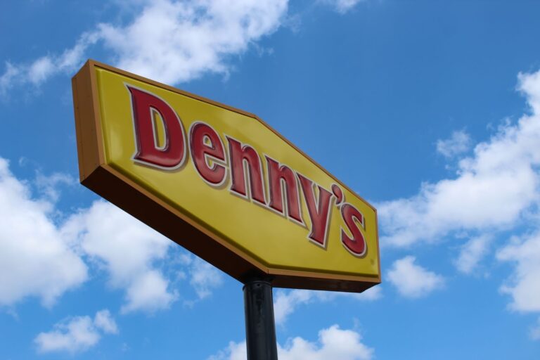 Denny’s 6.2億美元私有化交易達成，美國老牌連鎖餐廳的下一步是什麼？