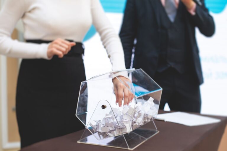 巴黎「另類」抽獎引發關注！獎品並非現金，而是……