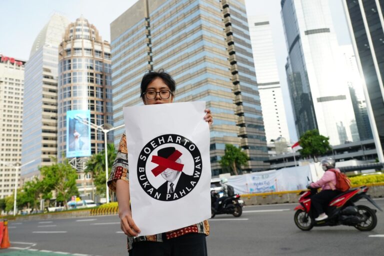 印尼授予蘇哈托民族英雄稱號！此舉激起歷史爭議