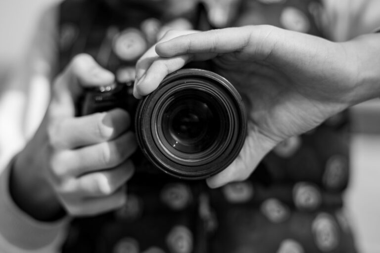 「業餘愛好」竟成罪證？俄羅斯攝影師寫小說恐囚六年